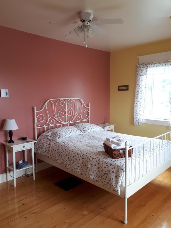 Bed and Breakfast Dans Les Draps De Morphee Campbellton Exterior foto